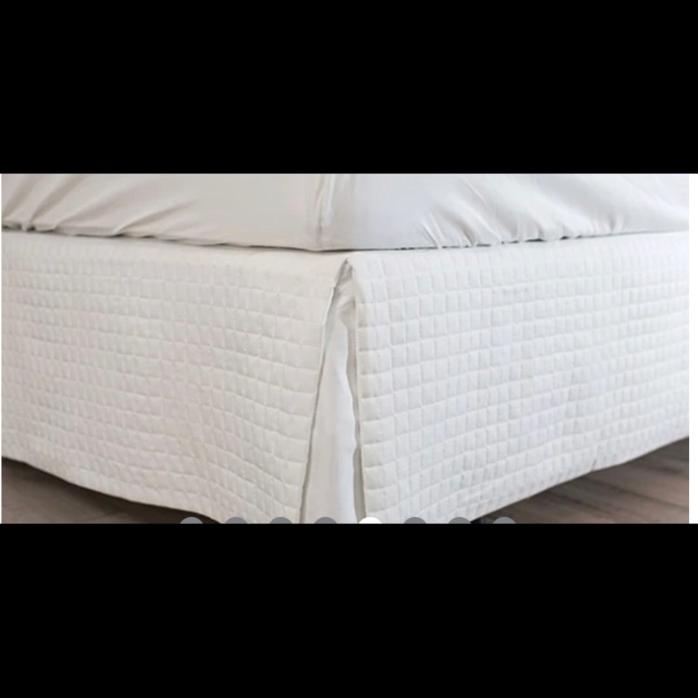 Queen white bed skirt